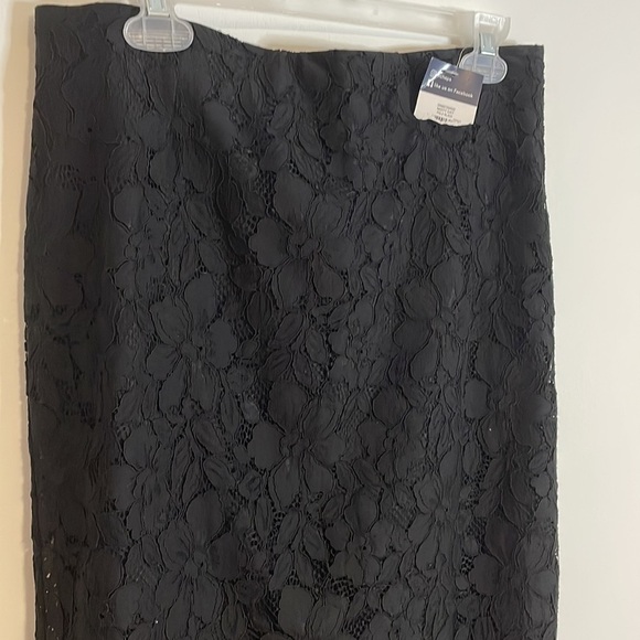 NEW Chaps Polo Lace Skirt Mid 10 Black Pencil Straight Midi Knee Floral Monochro - Picture 2 of 12